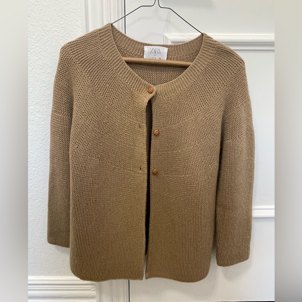 Zara Knightwear cardigan sweater, Girls size 11-12. Perfect for Fall/Winter.